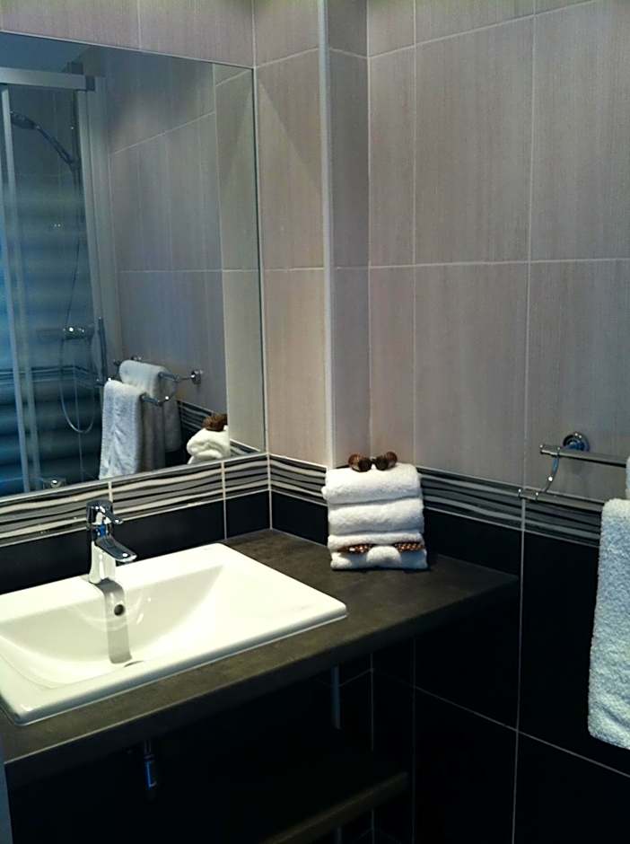 Brit Hotel Confort Le Revest Sainte-Maxime