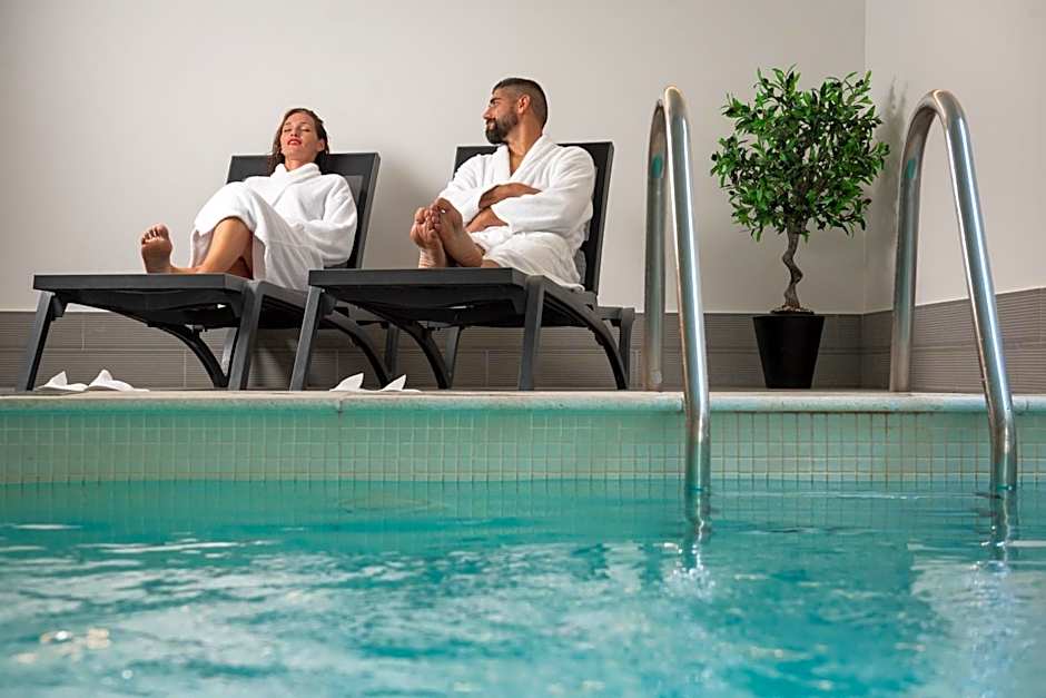 Essence Inn Marianos Hotel