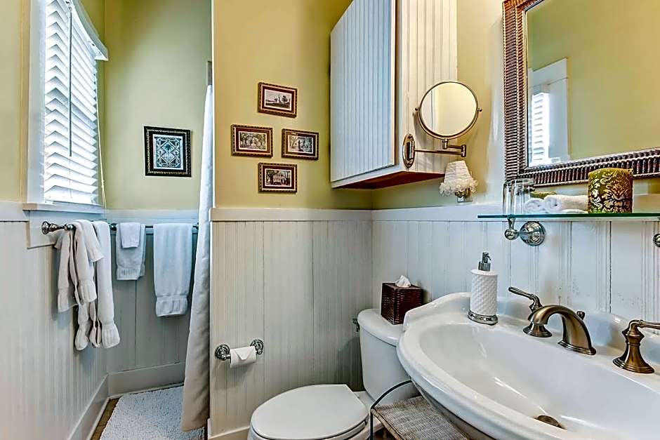 Green Palm Inn