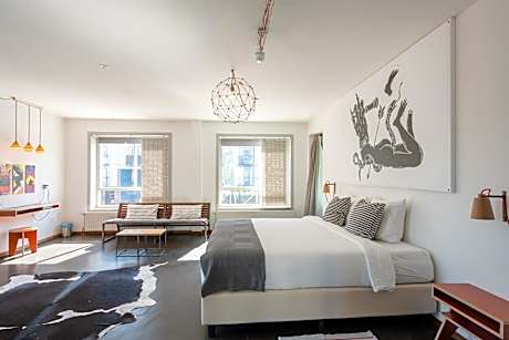 Four-Bedroom Apartment with Balcony