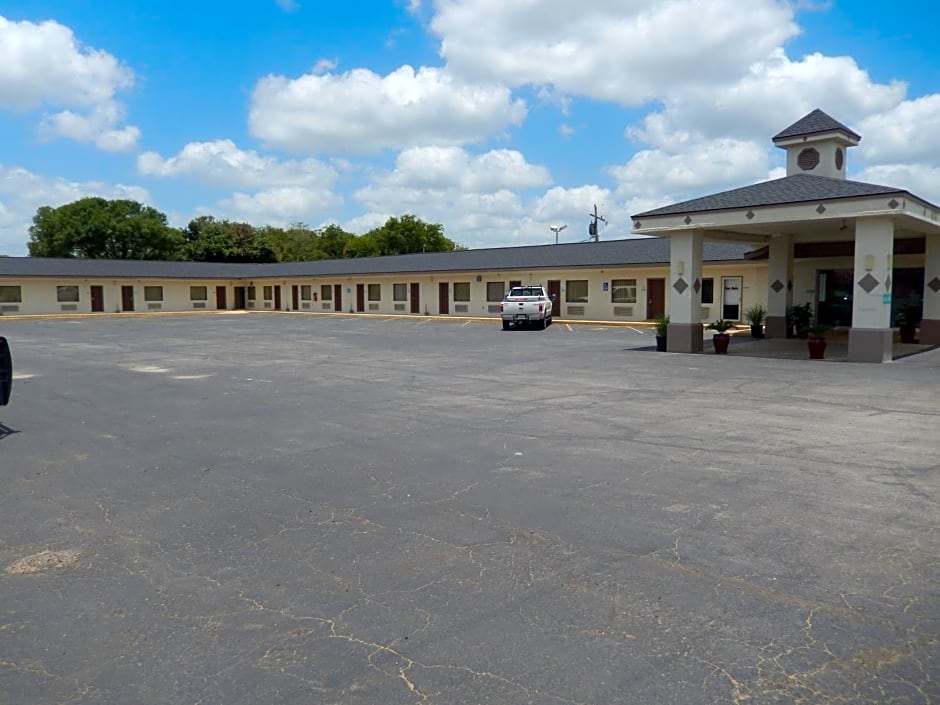 Executive Inn Pearsall