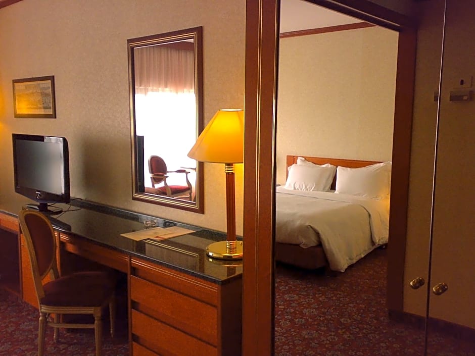 Russott Hotel