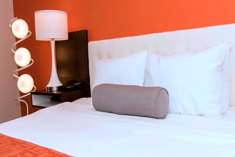 1 Queen Bed Non-Smoking