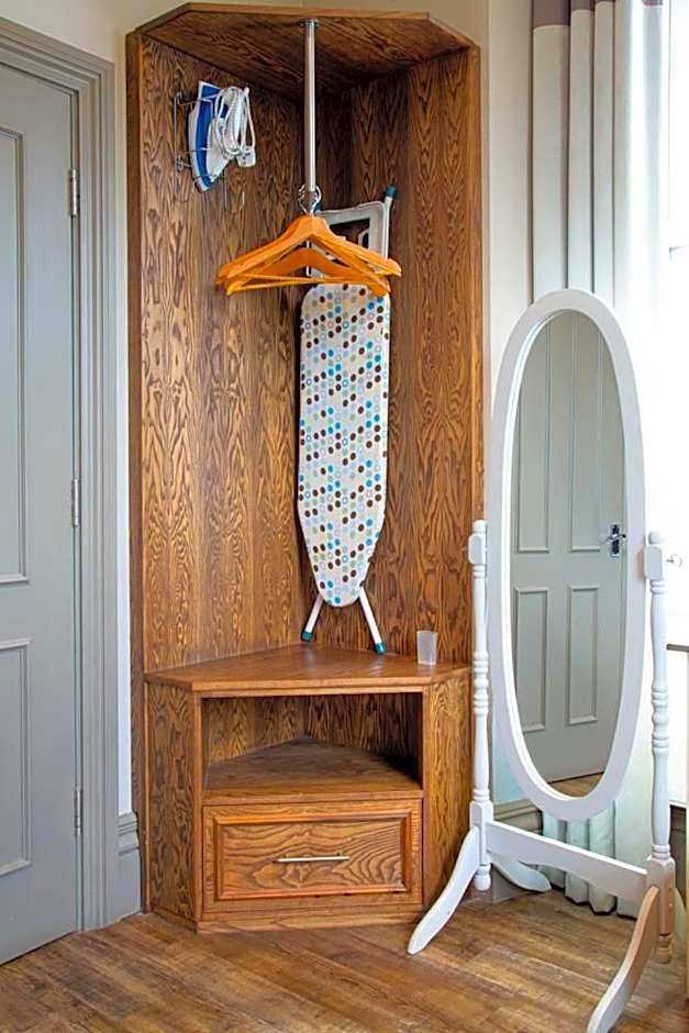 Ye Olde Fighting Cocks