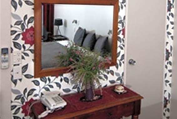 Broadway Motel & Miro Court Villas