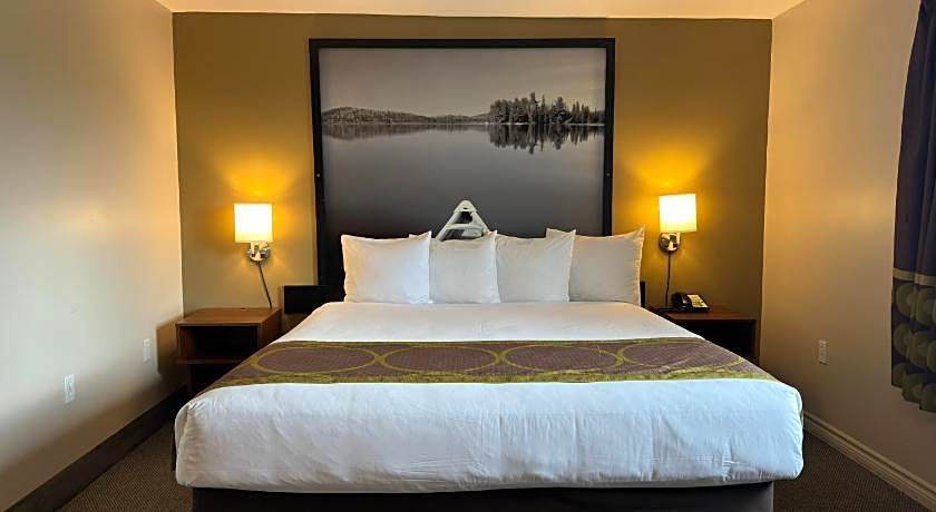 Super 8 by Wyndham Guelph