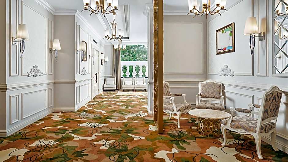 Four Points by Sheraton Lang Son