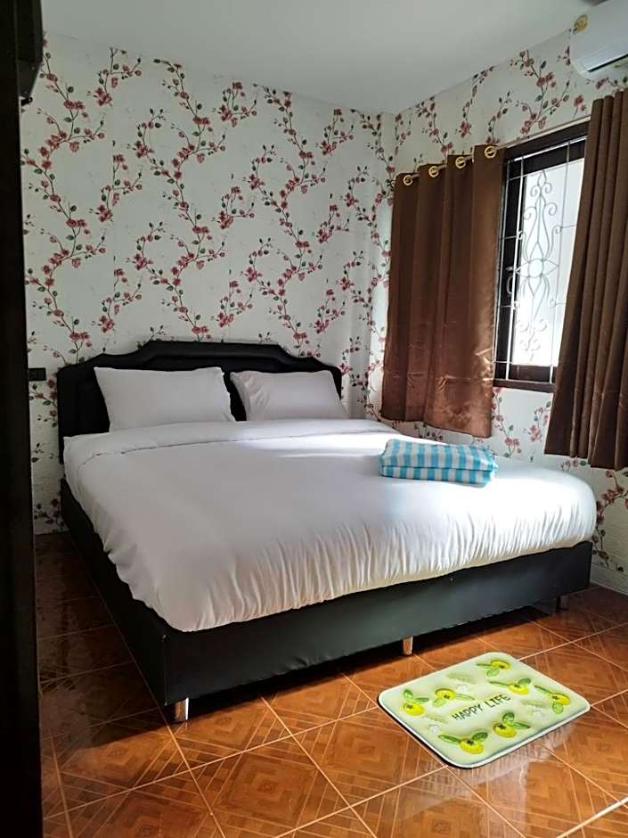 D​ Luck​ Hostel