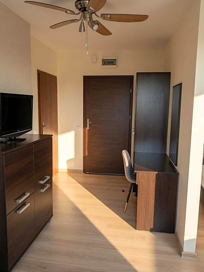 Sztutowo Lazurowy Dwór - Apartamenty oraz Pokoje z Parkingiem