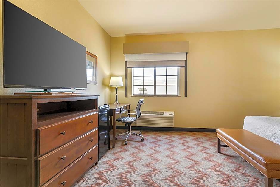 Best Western Plus Cimarron Hotel & Suites