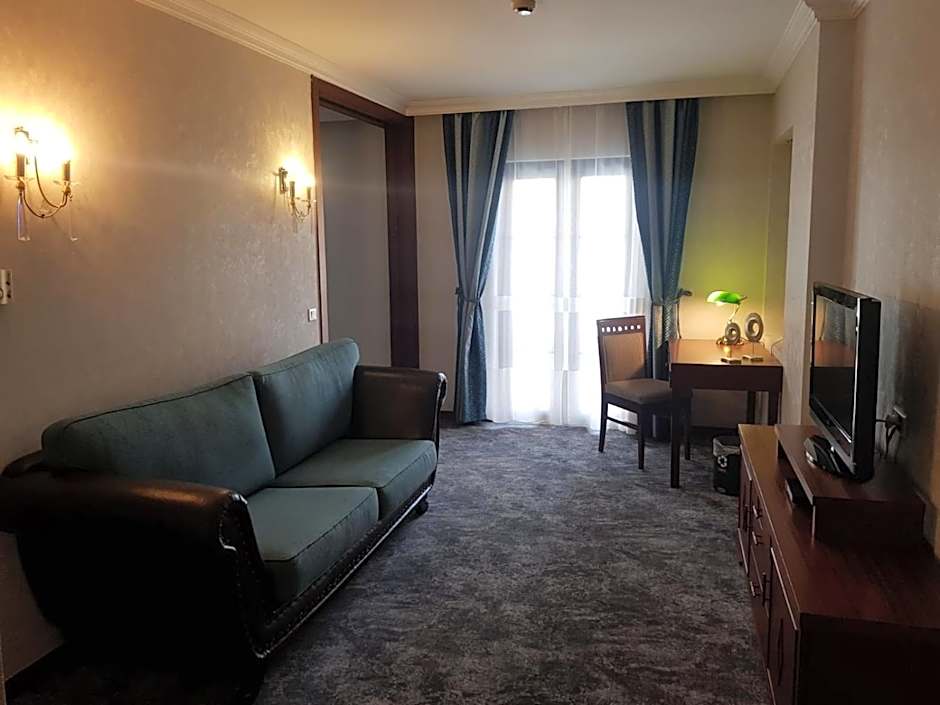 Midas Hotel