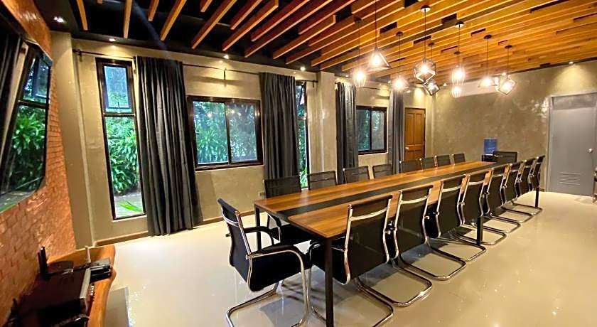 Luisita Central Park Hotel 