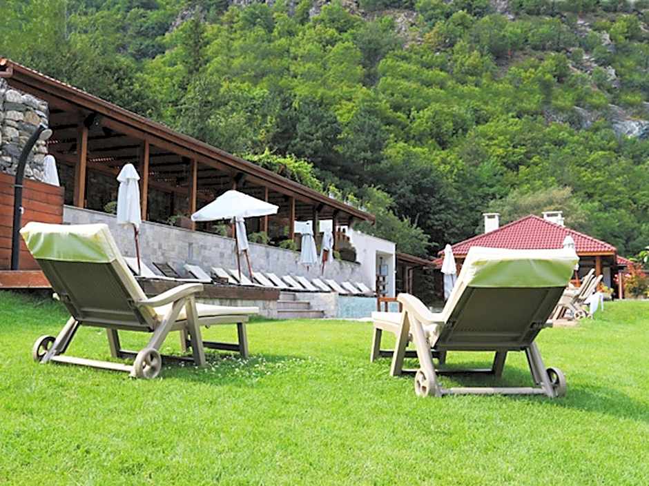 Хотел Аква Варвара - Минерални басейни и релакс