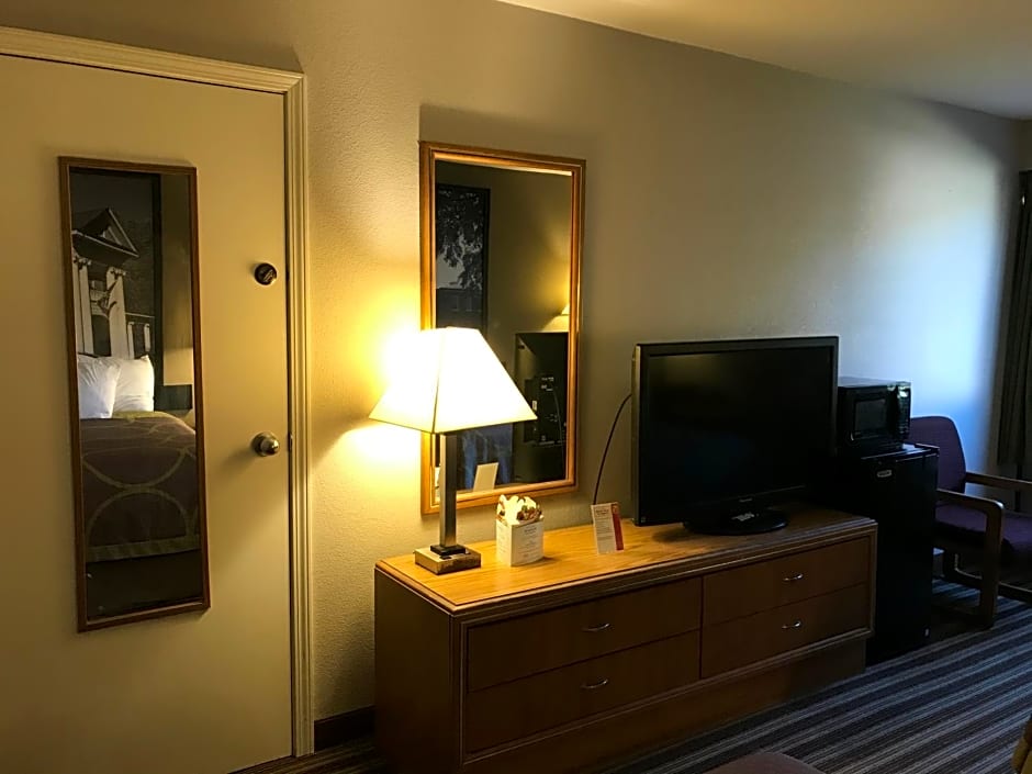 Super 8 by Wyndham Oxford