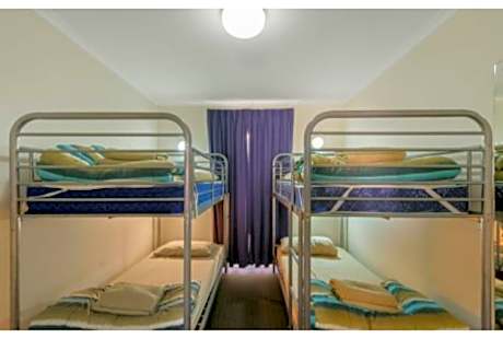 Deluxe 2 Bedroom Cabin - Sleeps 6