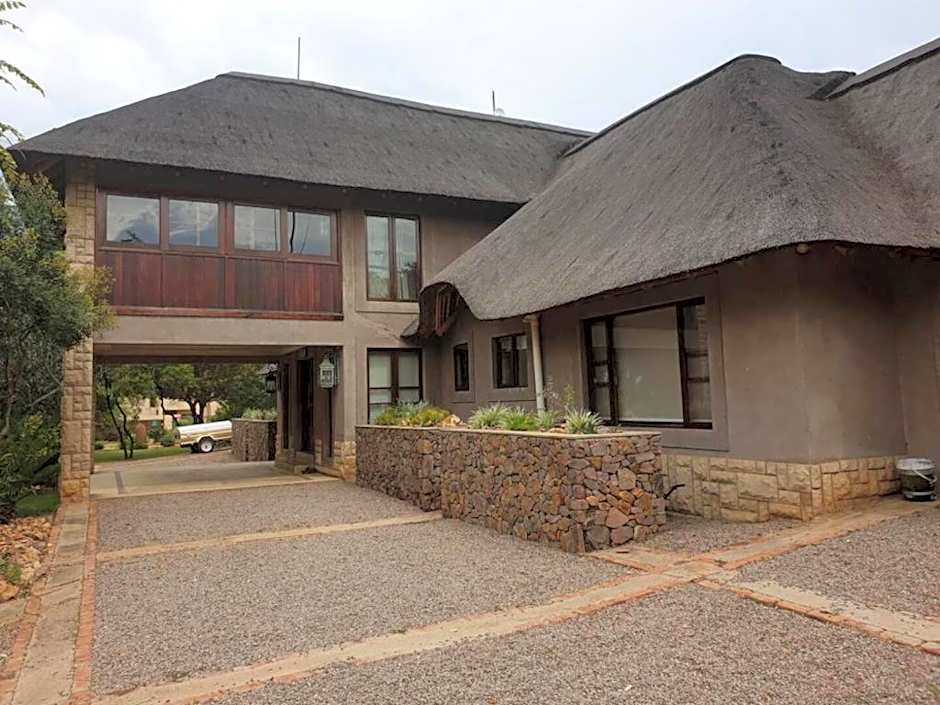 Zebula Golf and Wildlife Estate - Toktokkie Knocking Pax 20 - Moi Signature Luxury villa