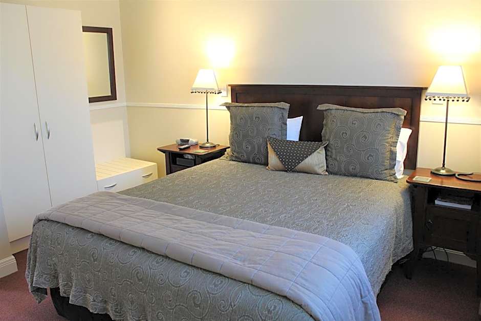 Photo 1 of 8 of 1 Bedroom Apartment