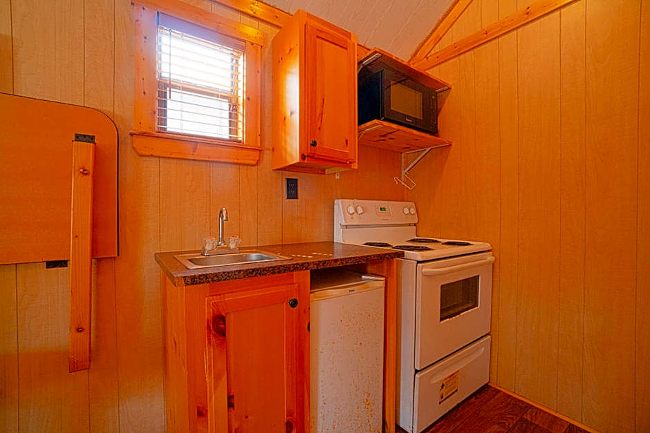 Grand Eagle Ford Lodge & RV Park