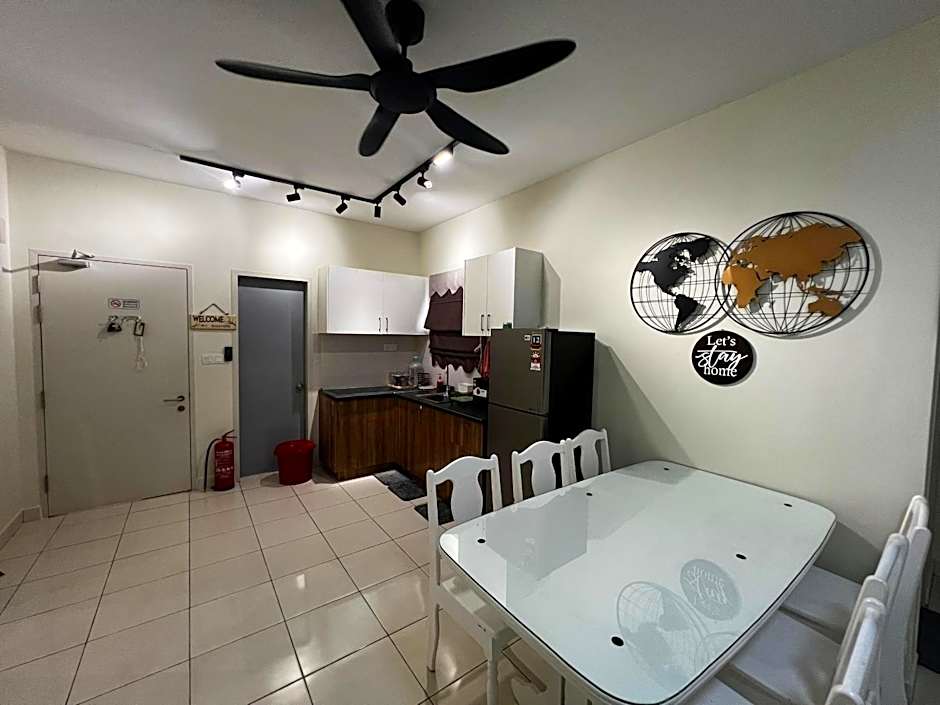 Casa D'Faiz Alanis near KLIA pool olympic size