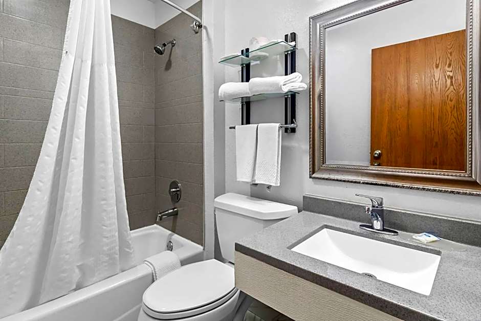 Rodeway Inn Delmont