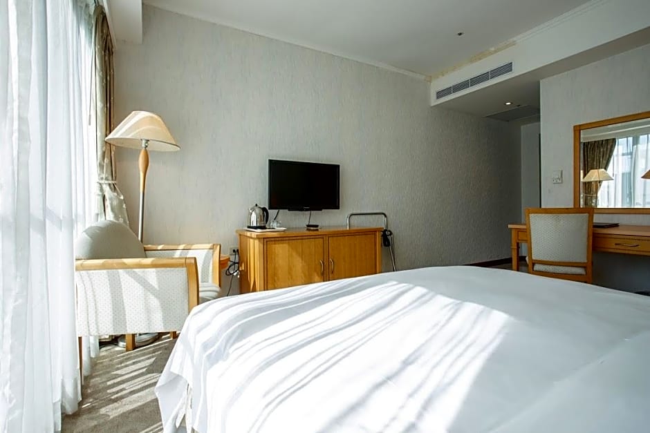 The Koos Hotel