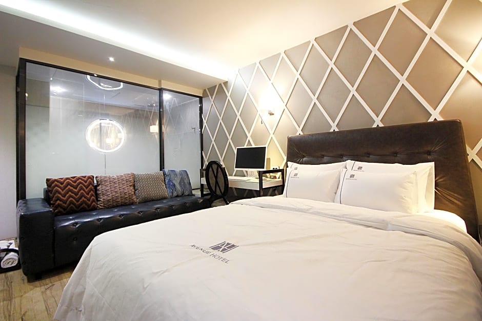 Avenue Hotel