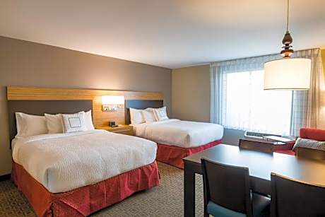 Studio with Two Queen Beds