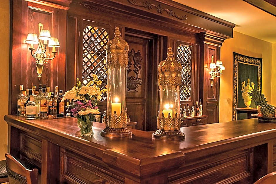 Hotel Doupiani House