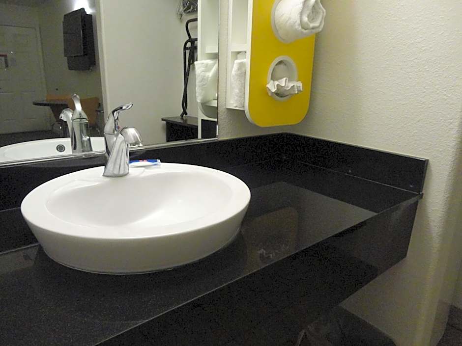 Fisherman's Cove Inn