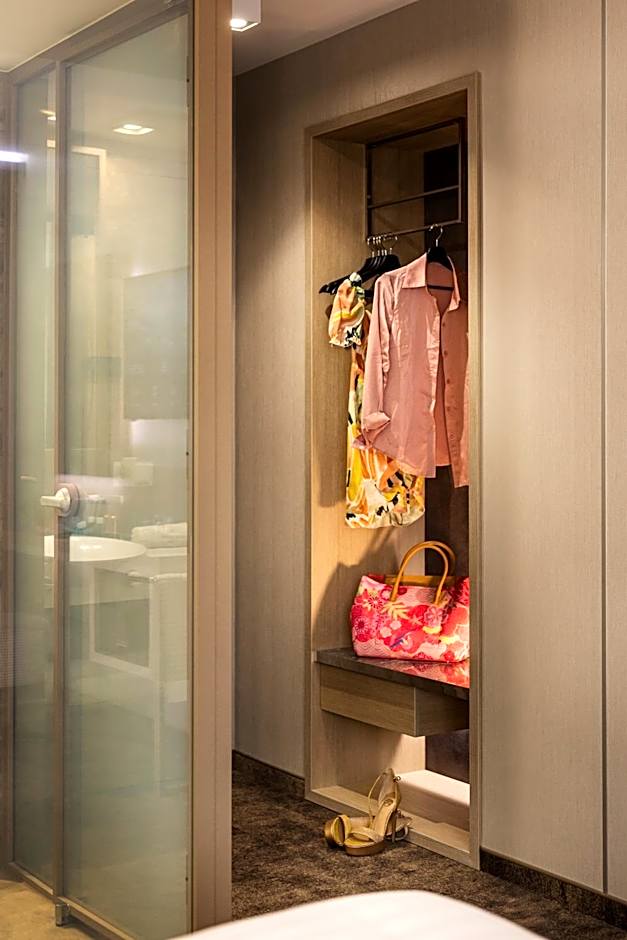 -- ESTE PARK HOTEL -- part of Urban Chic Luxury Design Hotels - Parking & Compliments - next to Shopping & Dining Mall Plovdiv