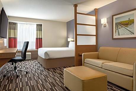 Deluxe Business Queen Room - Non-Smoking