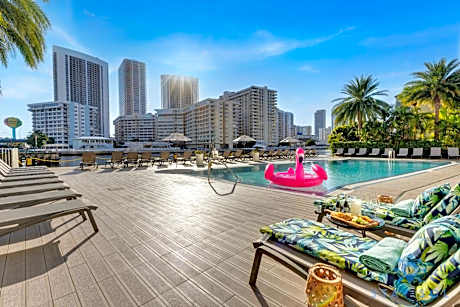 Spectacular Apartment Beachwalk Bliss Pool Gym