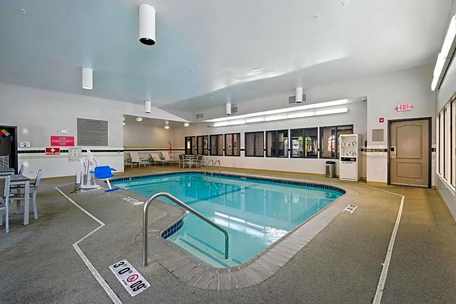 Country Inn & Suites by Radisson, Merrillville, IN