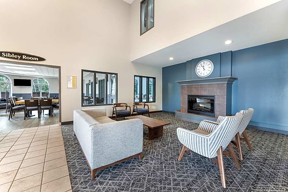 Days Inn & Suites by Wyndham Thunder Bay