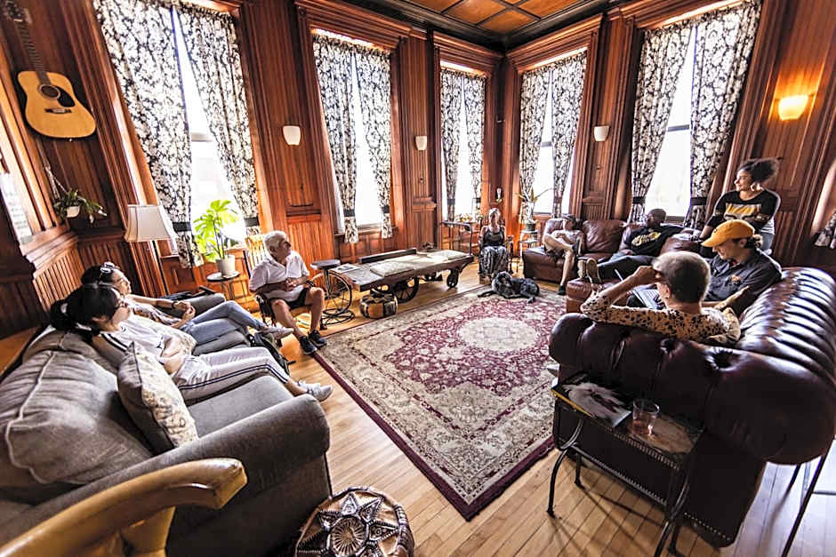 Traveler's Rest Hotel