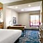 La Quinta Inn & Suites by Wyndham San Antonio Seaworld LAFB