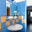 Three-room apartment a stones throw from the sea