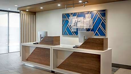 Holiday Inn Express Dallas Market Center By IHG