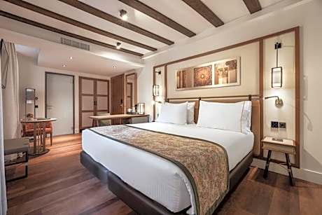 Deluxe Room with views