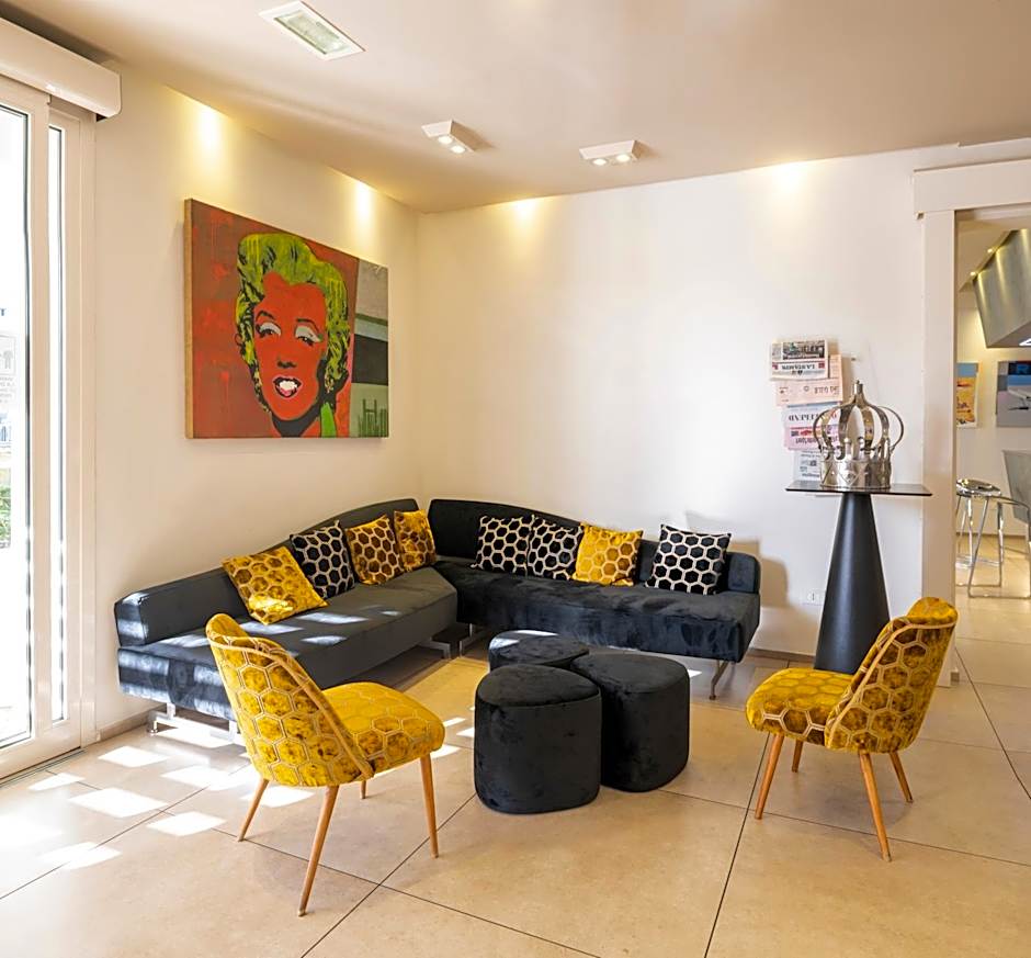 L'Hotel