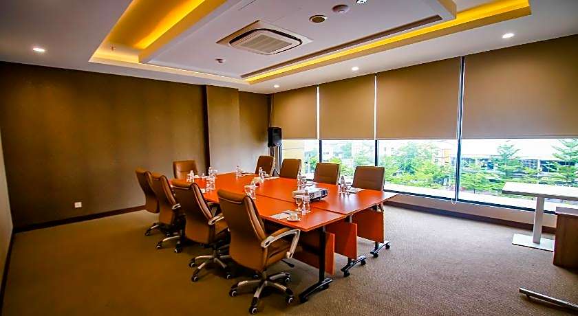 Asialink Hotel by Prasanthi