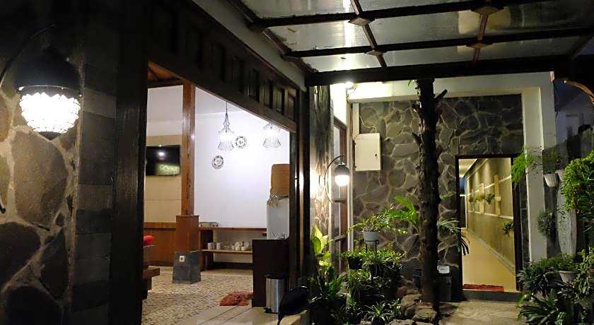 Puri Langenarjan Guesthouse 