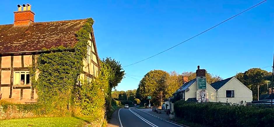 The Farmers Boy Inn Guest House