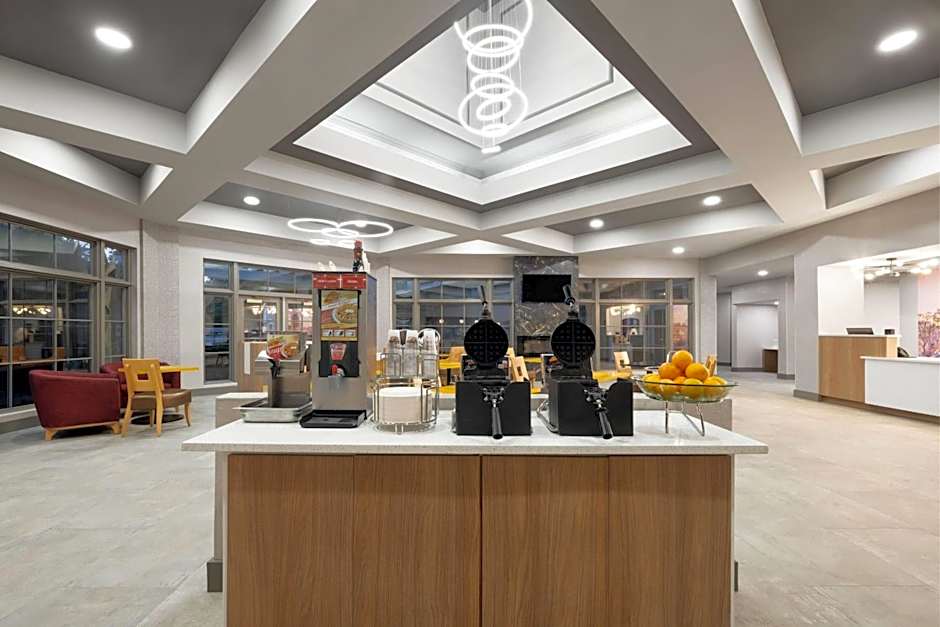 La Quinta Inn & Suites by Wyndham Raleigh Cary