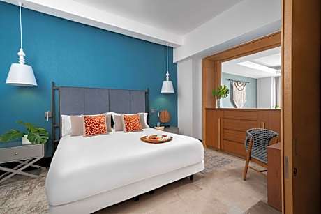 One Bedroom Suite King + Cirque du Soleil LUDÕ Show and Dinner Experience