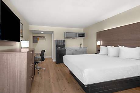 King Room with Kitchenette - Non-Smoking