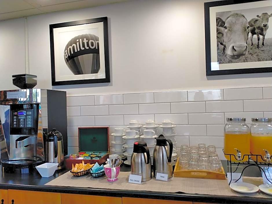 Ventura Inn & Suites Hamilton