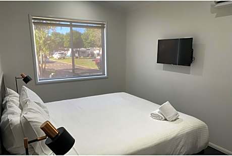 Deluxe 2 Bedroom Cabin