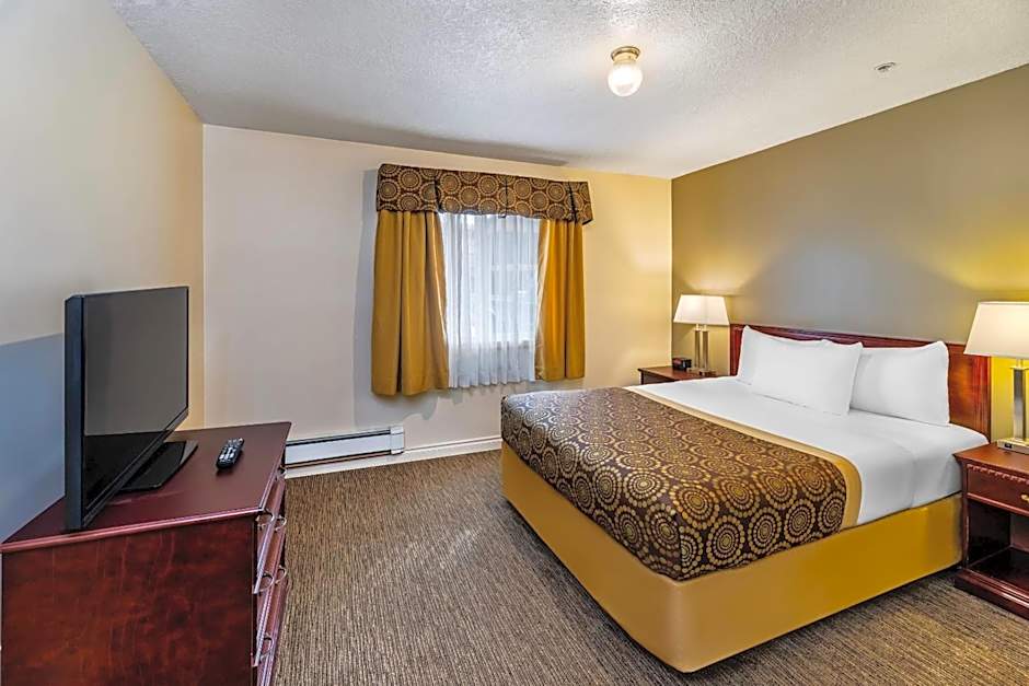 Econo Lodge  Inn & Suites
