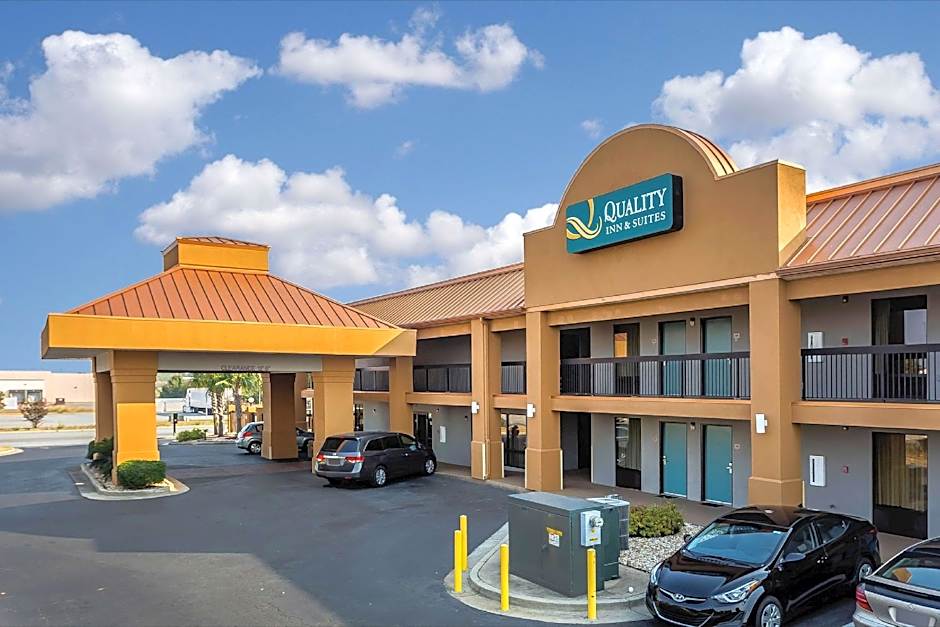 Quality Inn & Suites near Robins Air Force Base